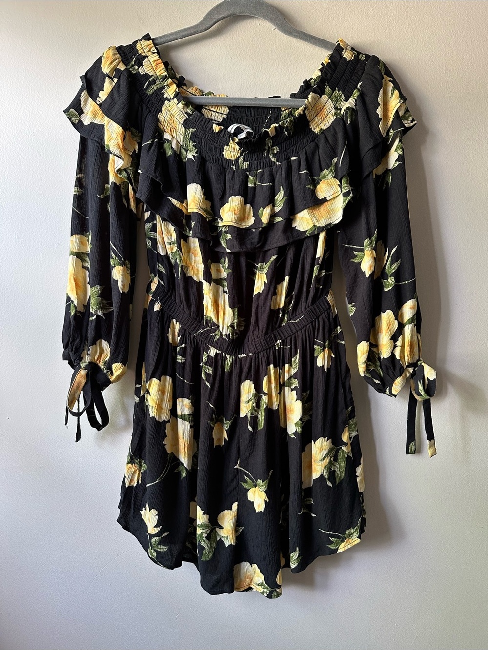 American Eagle Outfitters Off Shoulder Floral Printed Tie Sleeve Romper Size S